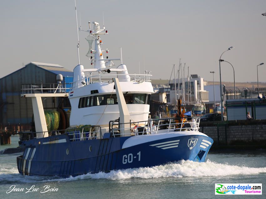 Boulogne-sur-Mer : collision entre un bateau de pêche et un navire de  commerce au large de la côte d'Opale